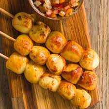 QUEIJO-NOZINHO-DEFUMADO-ESPETO-SOH-MINAS