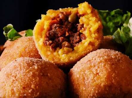 PORCAO-BOLINHO-DE-ABOBORA-CARNE-SECA-E-REQ