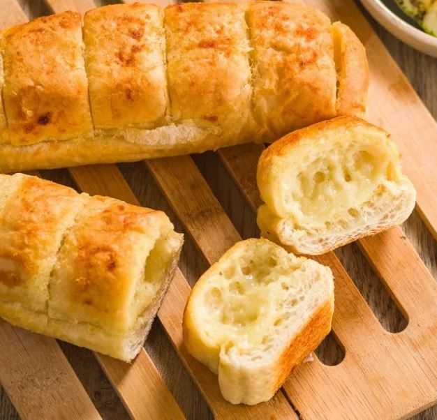 UN-PAO-DE-ALHO-CEBOLA-C-QUEIJO